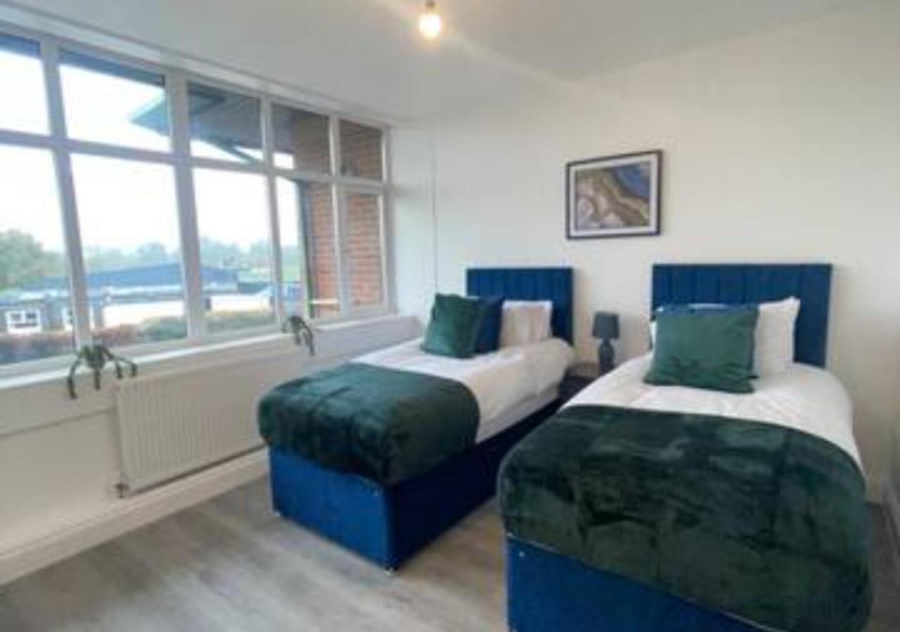 2 Bedroom Apartment - Flitwick - Contractor Friendly - Tourist Ready - Full Kitchen - Wifi - Smart Tv - Sofa Bed - Free Parking - Ideal For Short Or Long Stays Exterior photo