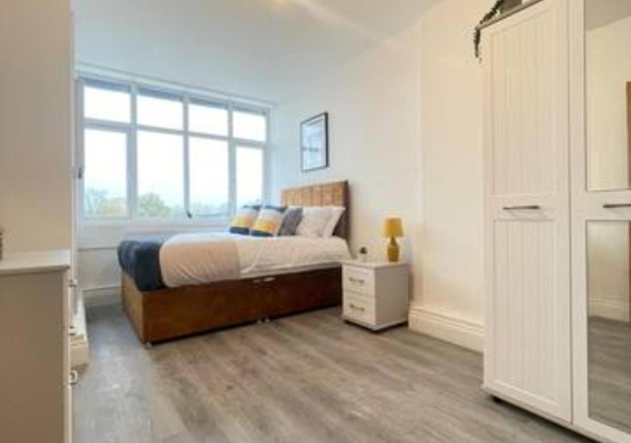 2 Bedroom Apartment - Flitwick - Contractor Friendly - Tourist Ready - Full Kitchen - Wifi - Smart Tv - Sofa Bed - Free Parking - Ideal For Short Or Long Stays Exterior photo